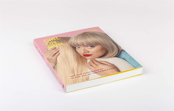 Паперова книга «Girl on Girl. Art and Photography in the Age of the Female Gaze», автор Шарлотт Янсен - фото №1