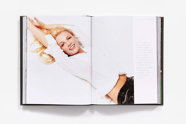 Бумажная книга «Vogue x Music», автор Редакторы американского Vogue - фото №1