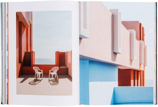 Бумажная книга «Ricardo Bofill. Visions of Architecture», авторов Рикардо Бофилл, Пабло Бофилл - фото №1