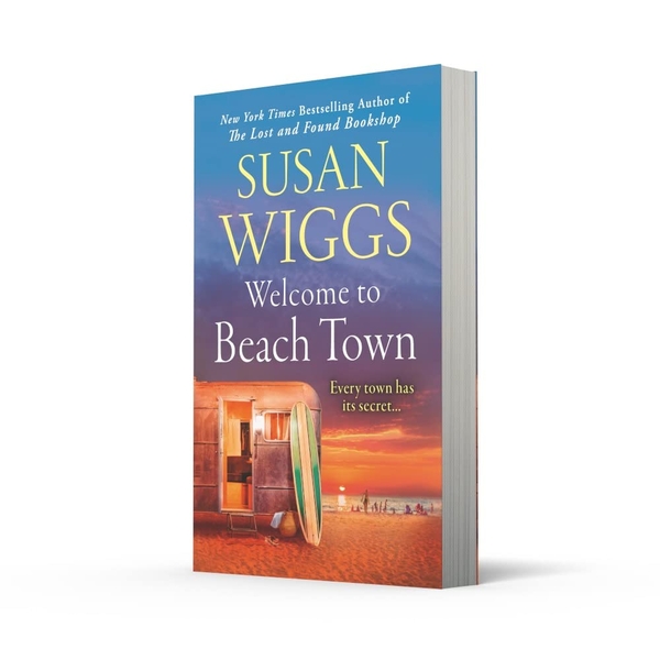 Бумажная книга «Welcome to Beach Town», автор Сьюзан Виггс - фото №1