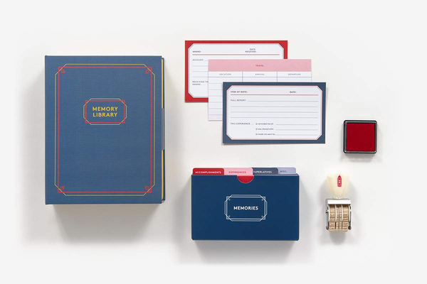 Бумажная книга «My Memory Library (Kit). Record Your Life on Date-Stamped Cards» - фото №1