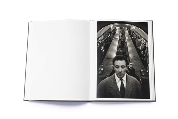 Бумажная книга «Sergio Larrain. London. 1959», автор Роберто Боланьо - фото №1