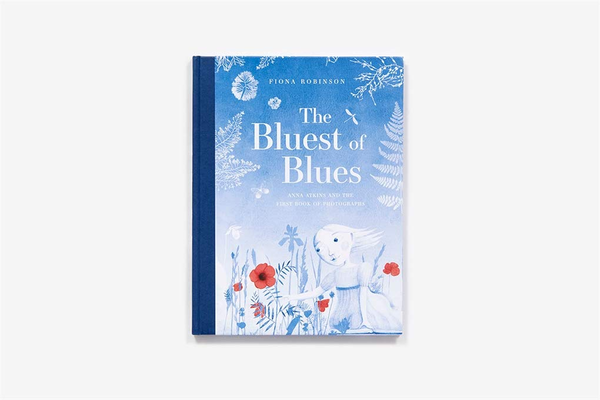 Бумажная книга «The Bluest of Blues. Anna Atkins and the First Book of Photograph», автор Фиона Робинсон - фото №1