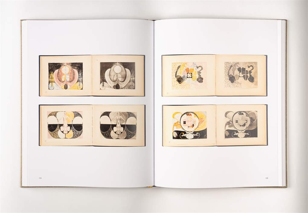 Бумажная книга «Hilma af Klint. The Blue Books. 1906-1915», авторов Даниэль Бирнбаум, Курт Альмквист - фото №1