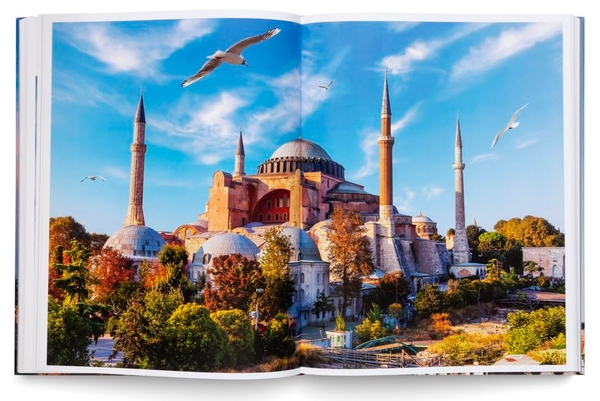 Бумажная книга «The Book of Temples: Spiritual Places Around the World» - фото №1