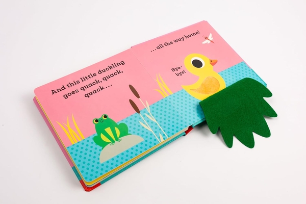 Бумажная книга «This Little Duckling: A Touch and Feel Book» - фото №1