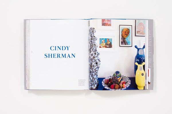 Бумажная книга «Artists Living with Art», авторов Аманда Бенчли, Стейси Герген - фото №1