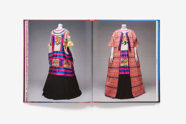 Бумажная книга «Frida Kahlo. Making Herself Up» - фото №1