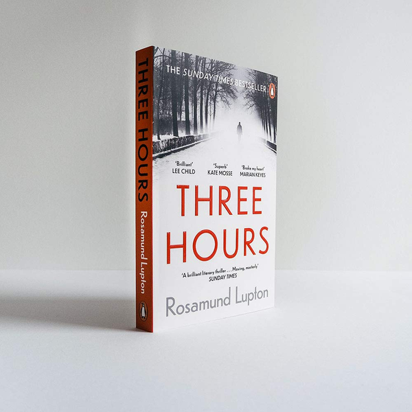 Паперова книга «Three Hours», автор Розамунд Лаптон - фото №1