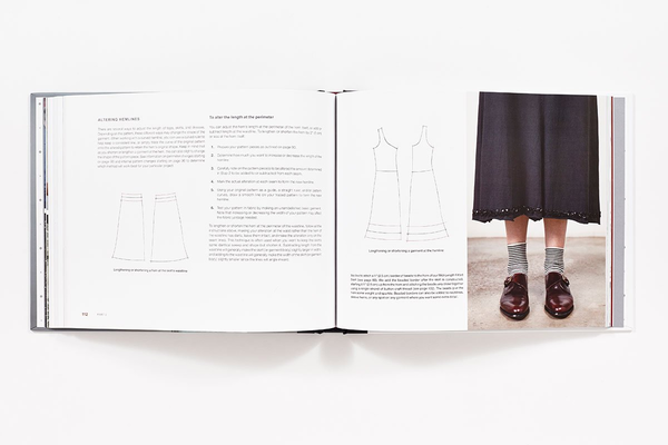 Бумажная книга «Alabama Studio Sewing Patterns. A Guide to Customizing a Hand-Stitched Alabama Chanin Wardrobe», автор Натали Чейнин - фото №1