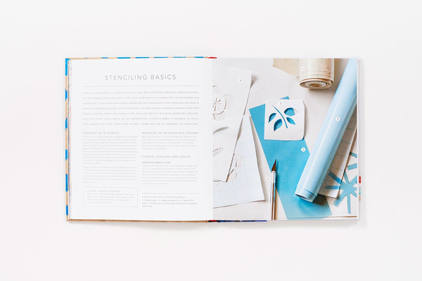 Бумажная книга «Stamp Stencil Paint. Making Extraordinary Patterned Projects by Hand», автор Анна Джойс - фото №1