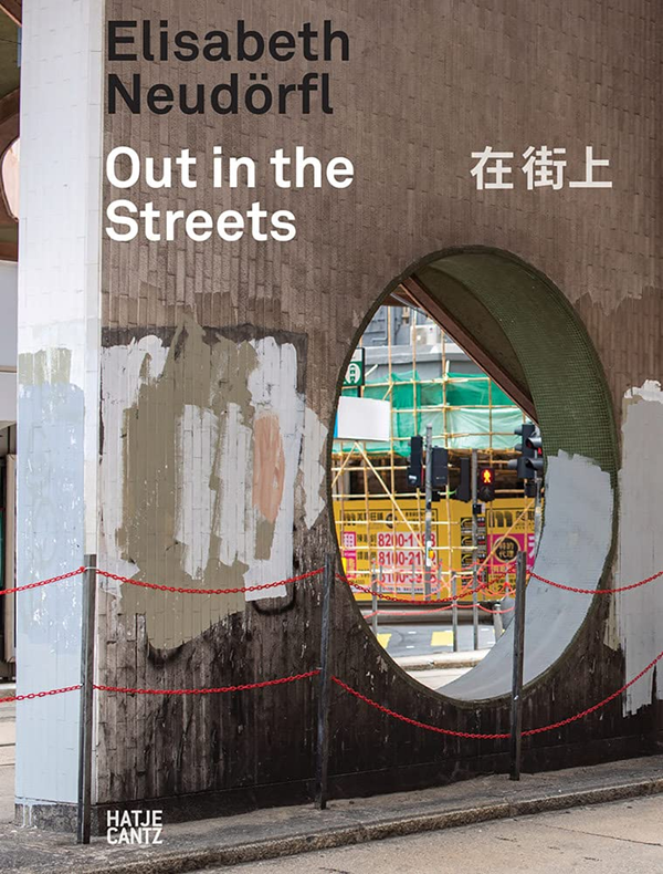 Бумажная книга «Elisabeth Neudoerfl. Out in the Streets» - фото №1
