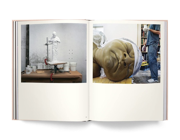 Паперова книга «Ron Mueck», авторів Петер Слотердайк, Роберт Розенблюм, Роберт Сторр, Філ Мьюс, Рон Мьюєк, Джастин Патон - фото №1