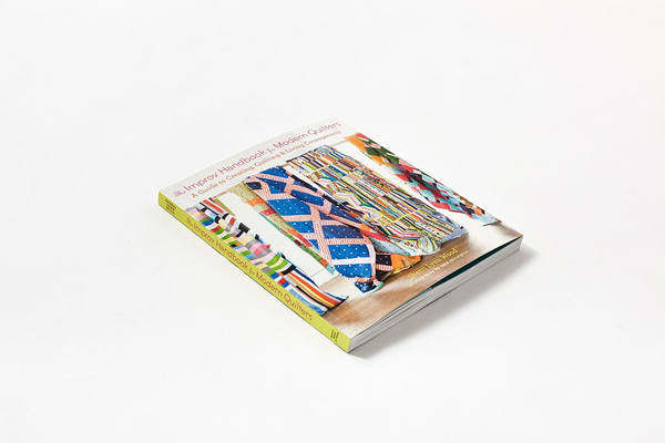 Бумажная книга «The Improv Handbook for Modern Quilters. A Guide to Creating, Quilting, and Living Courageously», автор Шерри Вуд - фото №1