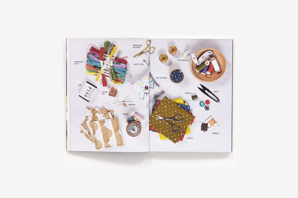 Бумажная книга «Sew a Bag. A Beginner’s Guide to Hand Sewing», автор Эми Кэрол - фото №1