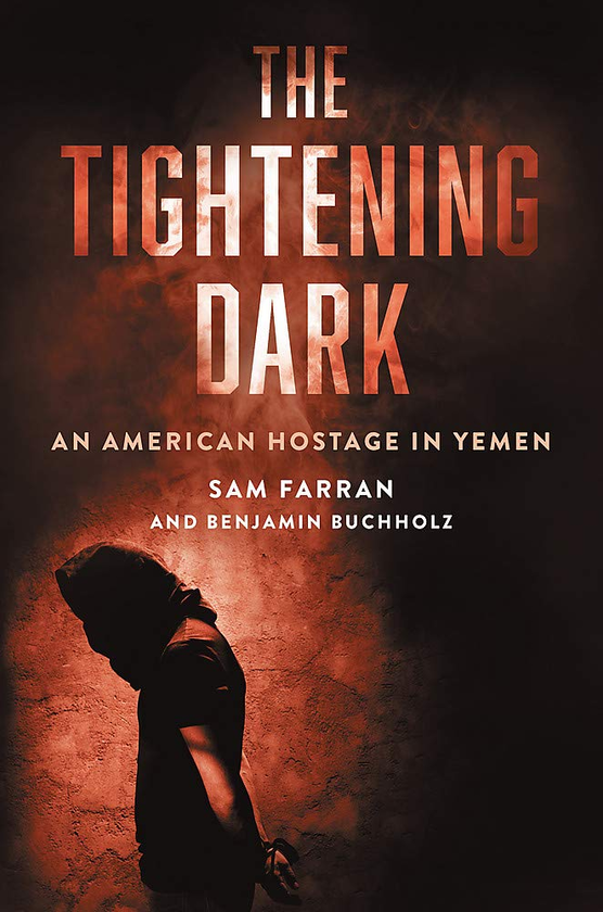 Бумажная книга «The Tightening Dark», авторов Бенджамин Бухгольц, Сэм Фарран - фото №1