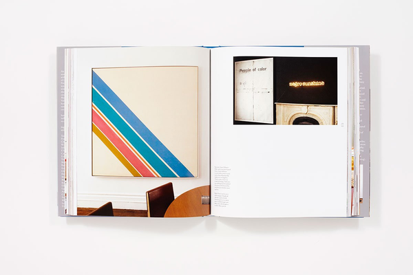 Бумажная книга «Artists Living with Art», авторов Аманда Бенчли, Стейси Герген - фото №1