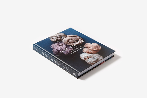 Паперова книга «Slow Knitting. A Journey from Sheep to Skein to Stitch», автор Ханна Тіссен - фото №1