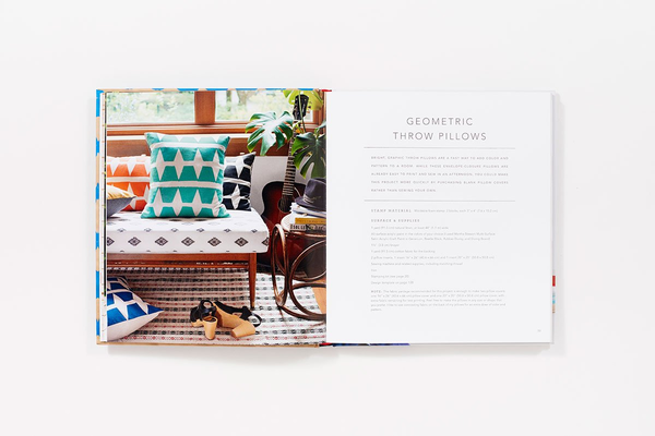Бумажная книга «Stamp Stencil Paint. Making Extraordinary Patterned Projects by Hand», автор Анна Джойс - фото №1