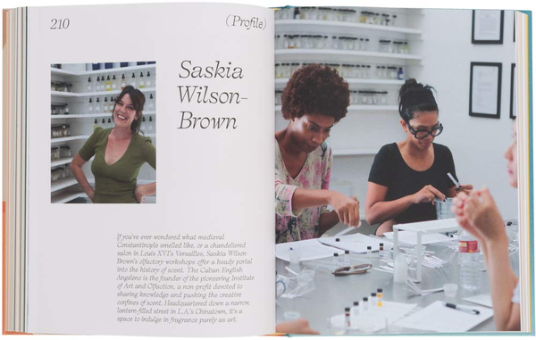 Бумажная книга «The Essence. Discovering the World of Scent, Perfume and Fragrance» - фото №1