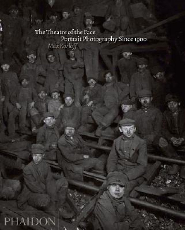 Бумажная книга «The Theatre of the Face : Portrait Photography Since 1900», автор Макс Козлов - фото №1