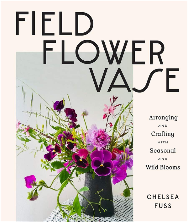 Бумажная книга «Field, Flower, Vase: Arranging and Crafting with Seasonal and Wild Blooms», автор Челси Фусс - фото №1