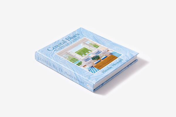 Бумажная книга «Coastal Blues. Mrs. Howard's Guide to Decorating with the Colors of the Sea and Sky», автор Фиби Говард - фото №1