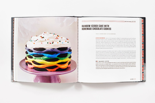 Бумажная книга «Baked Occasions. Desserts for Leisure Activities, Holidays, and Informal Celebrations», автор Мэтт Льюис - фото №1