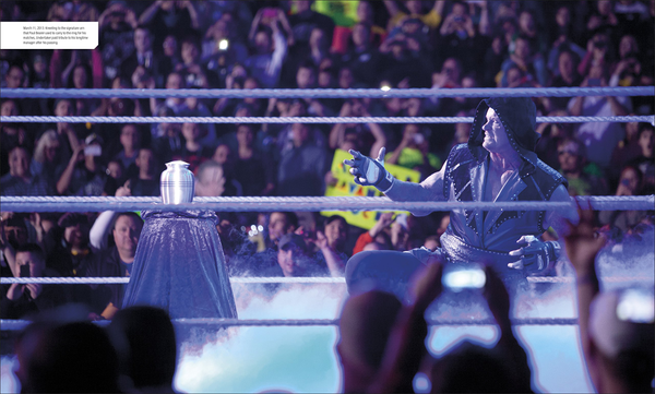 Бумажная книга «WWE RAW The First 25 Years », авторов Дин Миллер, Джейк Блэк, Джонатан Хилл - фото №1