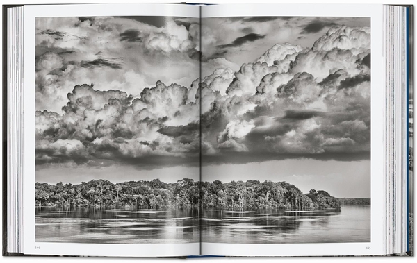 Паперова книга «Sebastião Salgado. Amazônia» - фото №1