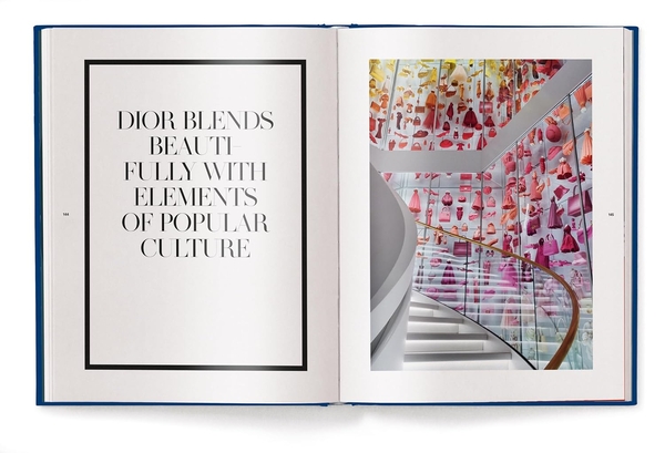 Паперова книга «The Ultimate Guide to Dior Bags», автор Олександра Фуллертон - фото №1