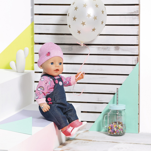  «Пупс Zapf Baby Born Джинсовый Стиль 43 см с аксессуарами (824238)», бренда Zapf Creation - фото №1