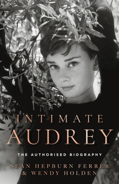 Бумажная книга «Intimate Audrey», автор Венди Холден - фото №1