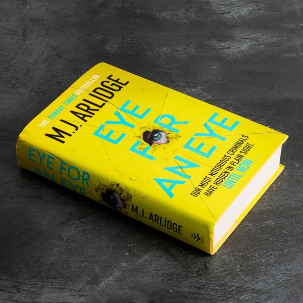 Бумажная книга «Eye for An Eye», автор М. Дж. Арлидж - фото №1