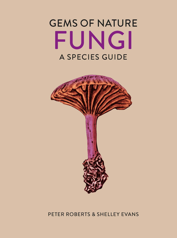 Бумажная книга «Fungi. A Species Guide», авторов Шелли Эванс, Питер Робертс - фото №1