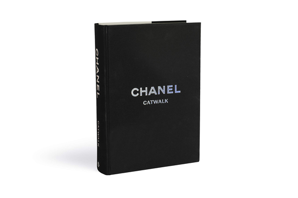 CHANEL CATWALK シャネル　本　インテリア Chanel Catwalk シャネル全コレクションを収録した初の書籍