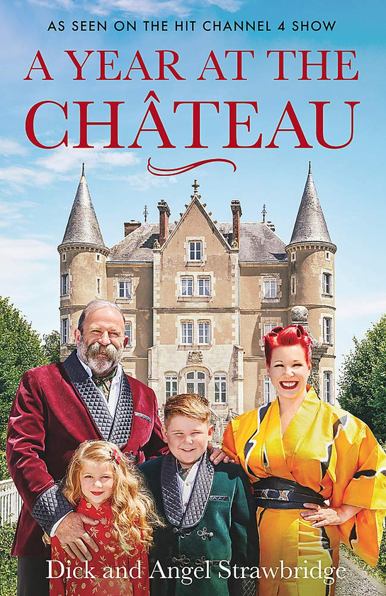 Бумажная книга «A Year at the Chateau», авторов Дик Строубридж, Энджел Строубридж - фото №1