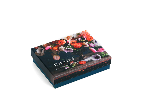 Паперова книга «Cultivated Notecards. 12 Different Flower Cards and Envelopes», автор Крістін Гілл - фото №1