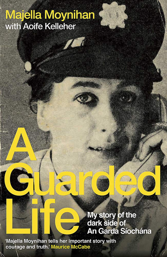Бумажная книга «A Guarded Life», автор Мажелла Мойнихэн - фото №1