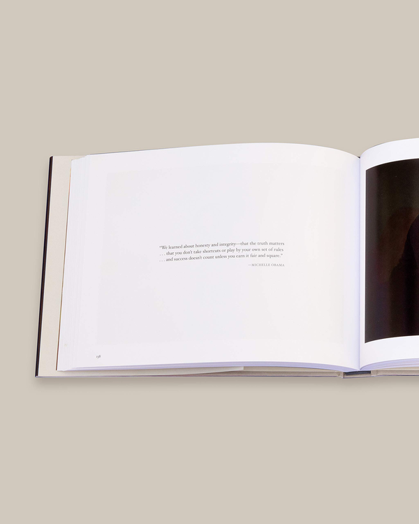 Бумажная книга «Hope, Never Fear. A Personal Portrait of the Obamas», автор Калли Шелл - фото №1