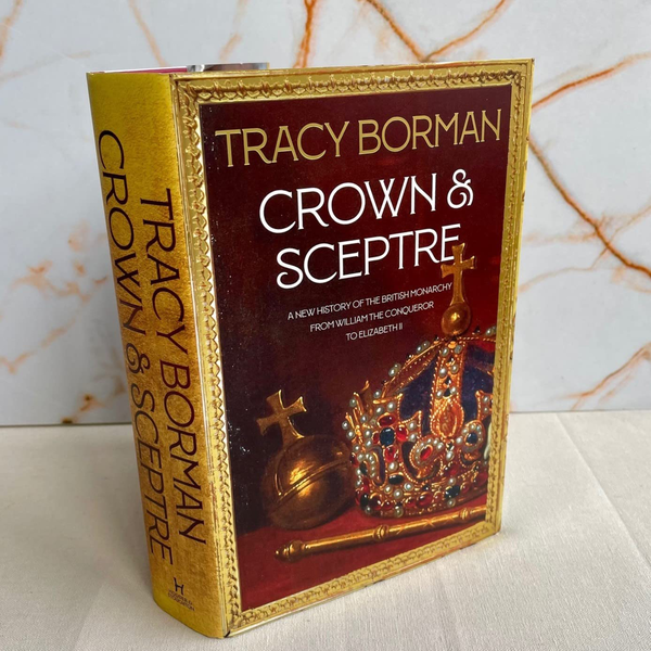 Паперова книга «Crown & Sceptre», автор Трейсі Борман - фото №1