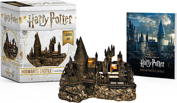 Бумажная книга «Harry Potter Hogwarts Castle and Sticker Book» - фото №1