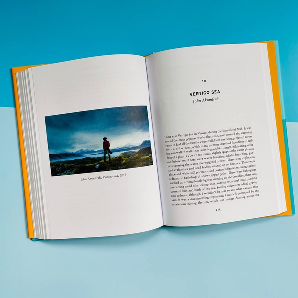 Бумажная книга «Looking to Sea. Britain Through the Eyes of its Artists», автор Лили ле Бран - фото №1