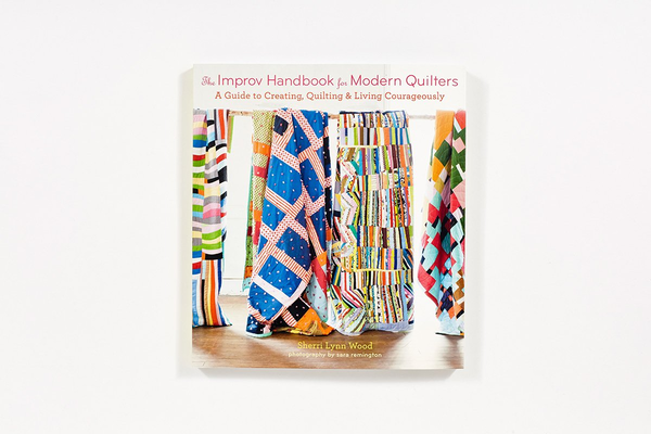 Бумажная книга «The Improv Handbook for Modern Quilters. A Guide to Creating, Quilting, and Living Courageously», автор Шерри Вуд - фото №1