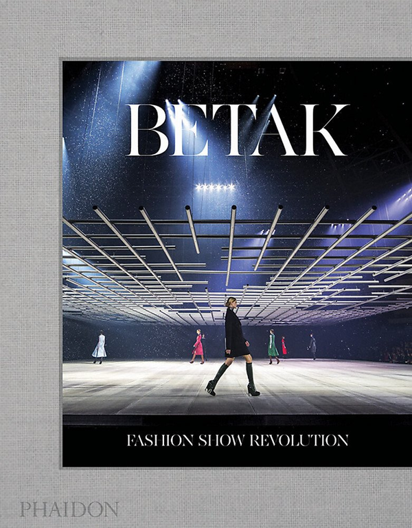 Бумажная книга «Betak: Fashion Show Revolution», автор Салли Сингер - фото №1