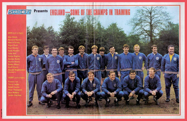 Бумажная книга «50 Years of Shoot! : Nostalgic gems from the top teenage footy mag», автор Крис Уоддл - фото №1