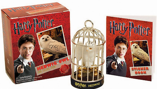 Бумажная книга «Harry Potter Hedwig Owl Kit and Sticker Book» - фото №1