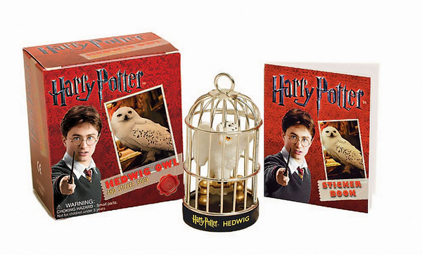 Бумажная книга «Harry Potter Hedwig Owl Kit and Sticker Book» - фото №1