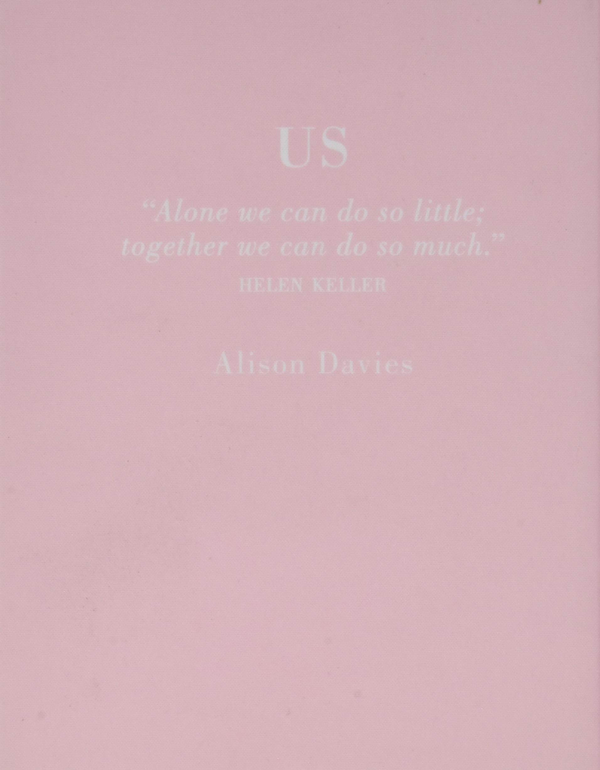 Бумажная книга «The Little Book of Us: Sharing - Love - Happiness », автор Элисон Дэвис - фото №1