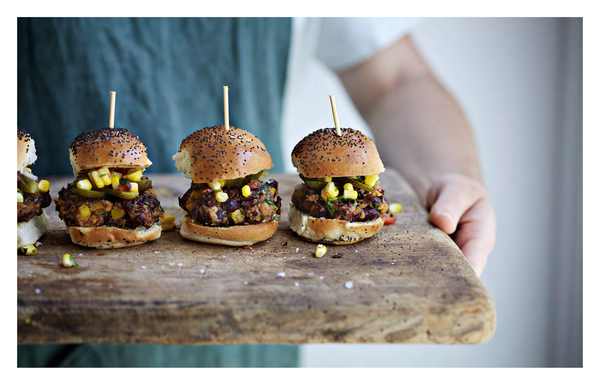 Паперова книга «15 Minute Vegan: On a Budget: Fast, Modern Vegan Food That Costs Less», автор Кеті Бєсков - фото №1